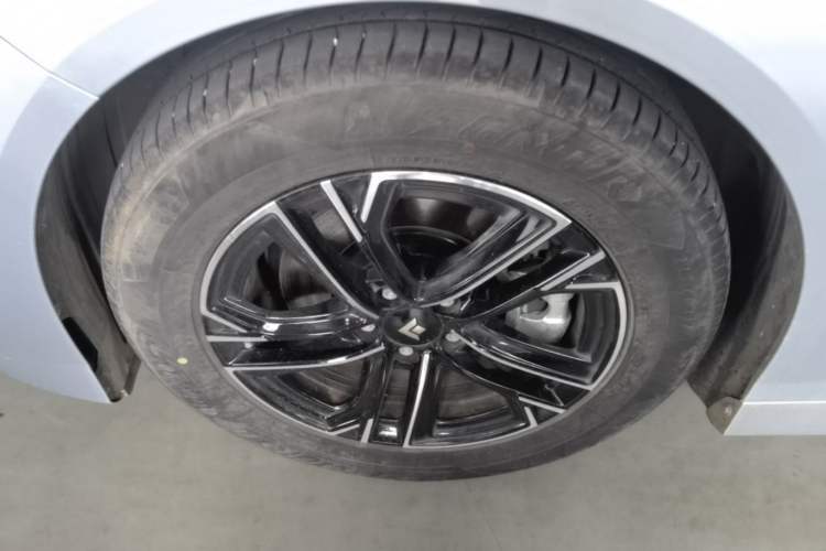 Used Hyptec GT 2023 560 Rear-Drive Tech Edition Left Front Wheel Hub