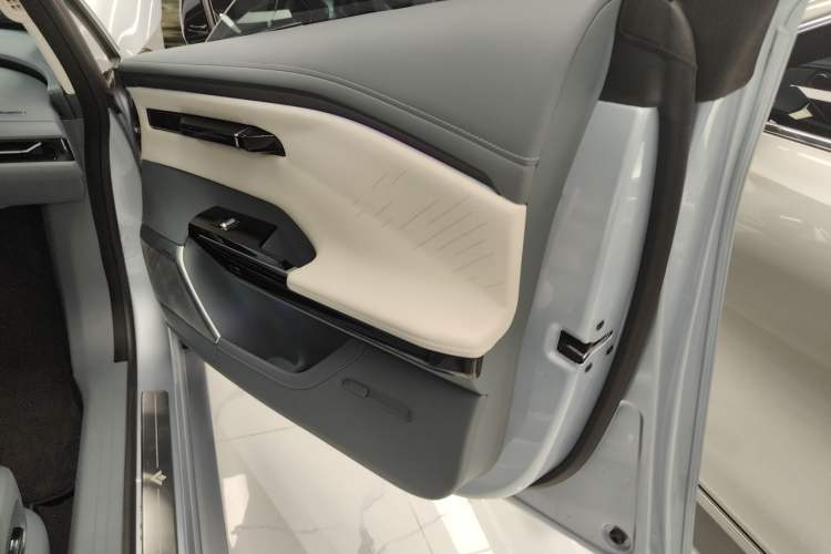 Used Hyptec GT 2023 560 Rear-Drive Seven-Wing Edition Right Front Door Interior