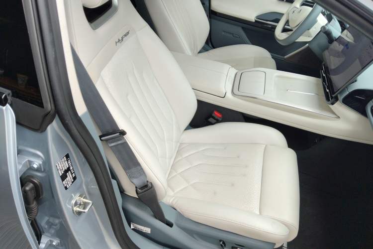 Used Hyptec GT 2023 710 Rear-Drive Supercharge Max Edition Right Front Seat
