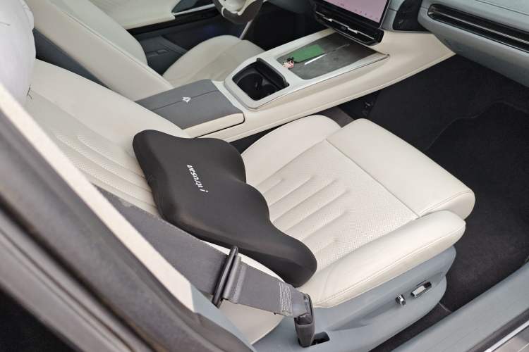 Used Hyptec GT 2023 710 Rear-Drive Supercharge Max Edition Right Front Seat