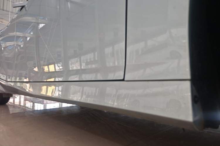 Used Hyptec GT 2023 560 Rear-Drive Tech Edition Right Side Sill