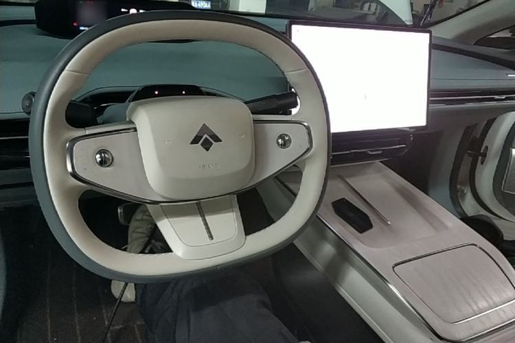 Used Hyptec GT 2023 560 Rear-Drive Tech Edition Center Console