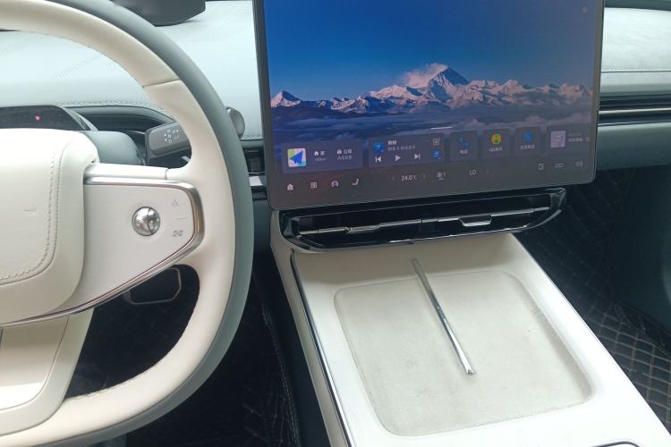 Used Hyptec GT 2023 710 Rear-Drive Ultra-Charging Version Center Console