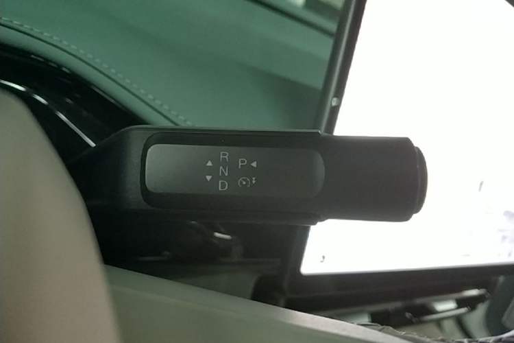 Used Hyptec GT 2023 560 Rear-Drive Tech Edition Gear Lever