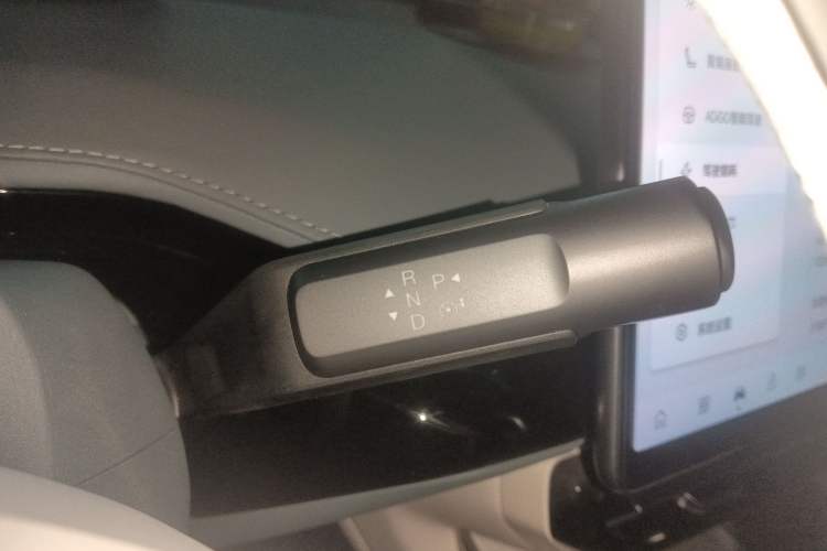 Used Hyptec GT 2023 560 Rear-Drive Tech Edition Gear Lever
