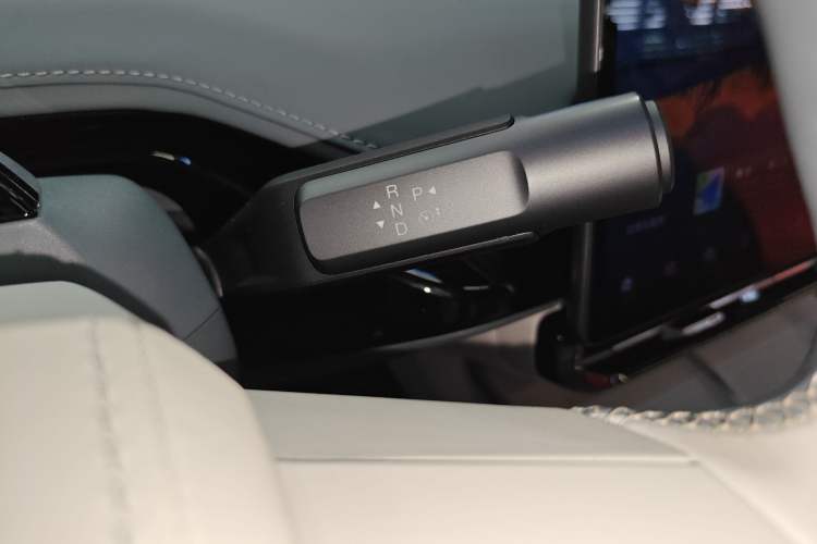 Used Hyptec GT 2023 710 Rear-Drive Supercharge Max Edition Gear Lever