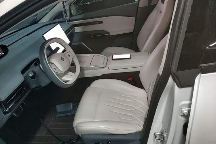 Used Hyptec GT 2023 560 Rear-Drive Tech Edition Left Front Seat