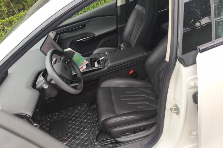 Used Hyptec GT 2023 710 Rear-Drive Supercharge Max Edition Left Front Seat