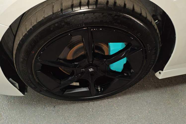 Used Hyptec GT 2023 710 Rear-Drive Supercharge Max Edition Left Front Wheel Hub