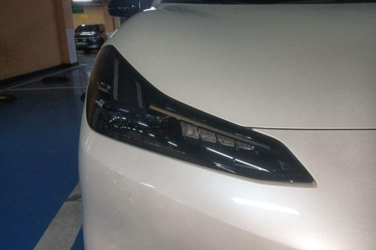 Used Hyptec GT 2023 560 Rear-Drive Tech Edition Right Front Headlight