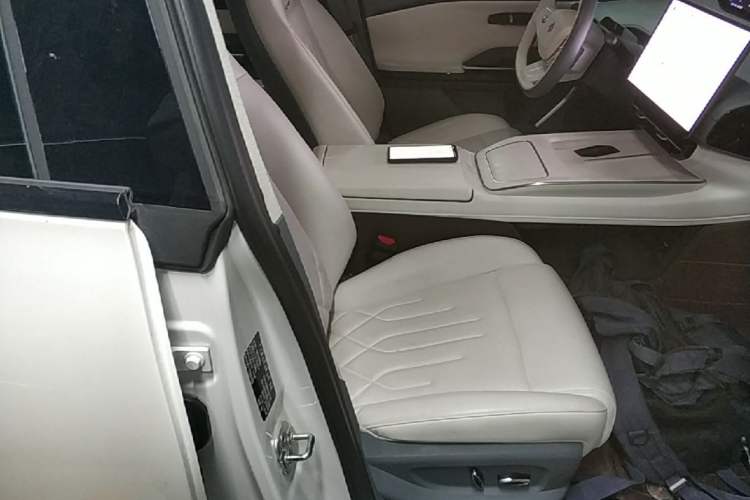 Used Hyptec GT 2023 560 Rear-Drive Tech Edition Right Front Seat