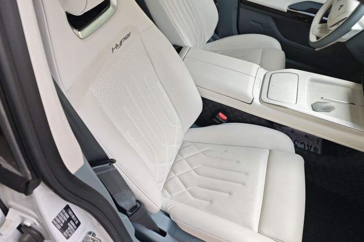 Used Hyptec GT 2023 710 Rear-Drive Supercharge Max Edition Right Front Seat