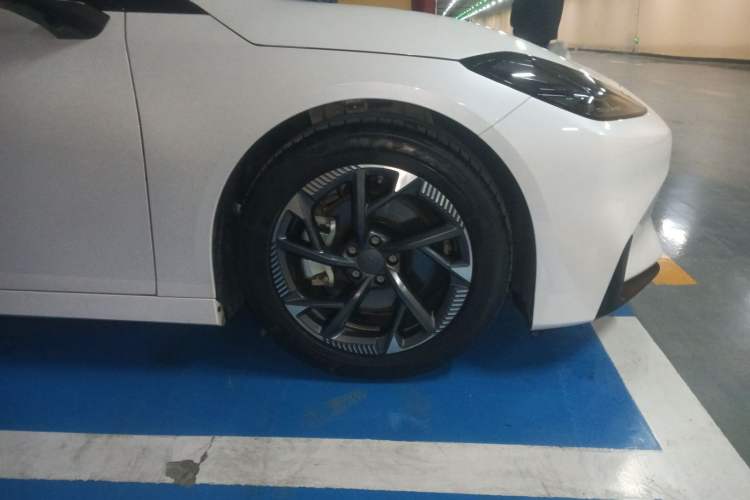 Used Hyptec GT 2023 560 Rear-Drive Tech Edition Right Front Wheel Hub