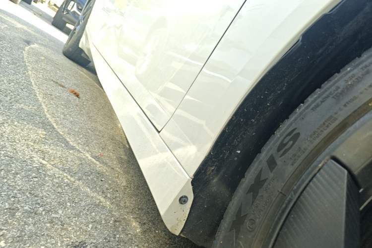 Used Hyptec GT 2023 710 Rear-Drive Ultra-Charging Version Right Side Sill
