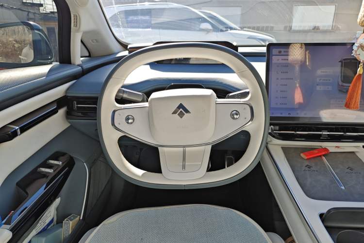 Used Hyptec GT 2023 560 Rear-Drive Tech Edition Steering Wheel