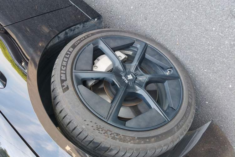 Used Hyptec GT 2024 Global Model 710 Ultra-High-Voltage LiDAR Edition Left Front Wheel Hub