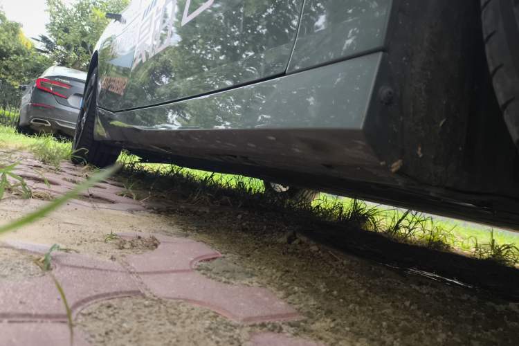 Used Hyptec GT 2024 Global Model 710 Ultra-High-Voltage LiDAR Edition Right Side Sill