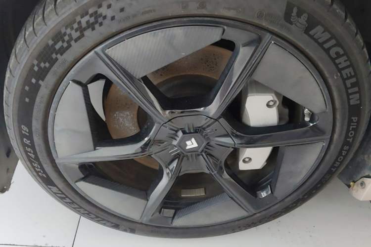 Used Hyptec GT 2024 Global Model 710 Ultra-High-Voltage LiDAR Edition Left Front Wheel Hub