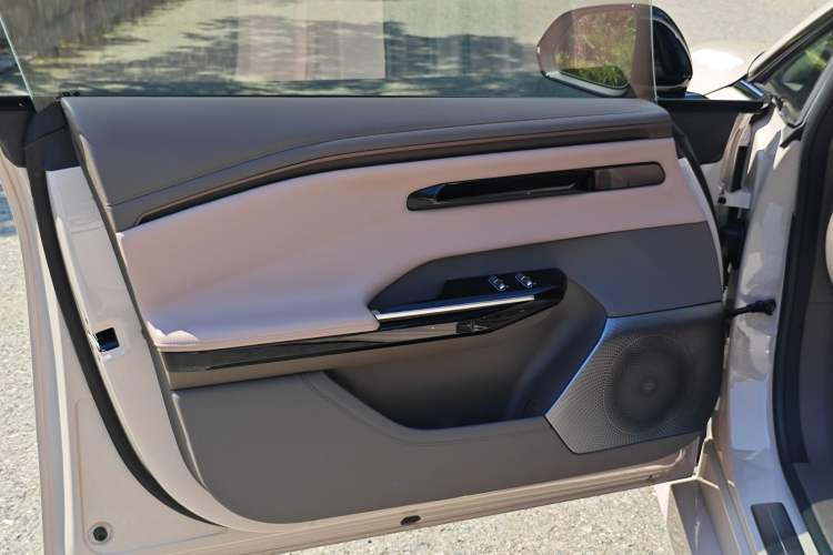 Used Hyptec GT 2024 Global Model 710 Ultra-High-Voltage LiDAR Edition Interior 14