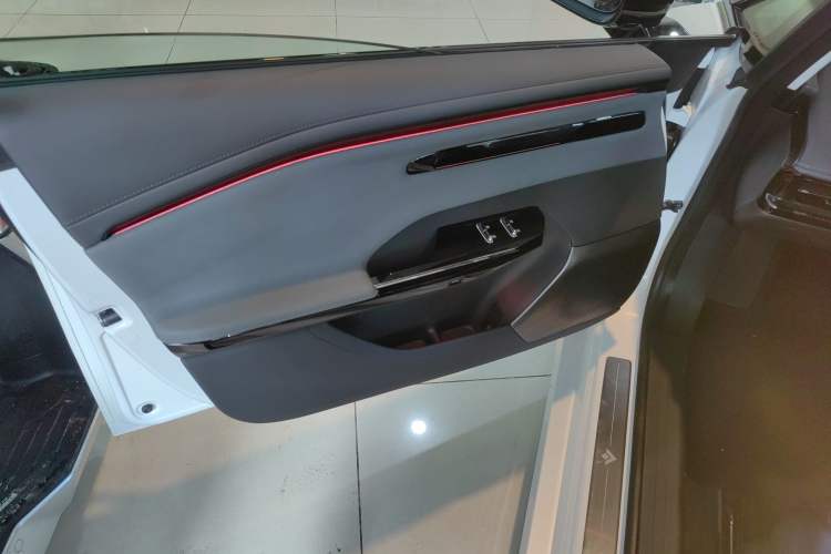 Used Hyptec GT 2024 Global Model 710 Ultra-High-Voltage LiDAR Edition Interior 7