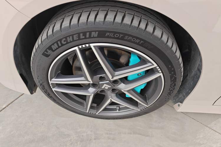 Used Hyptec GT 2025 710 Max Edition Exterior 4