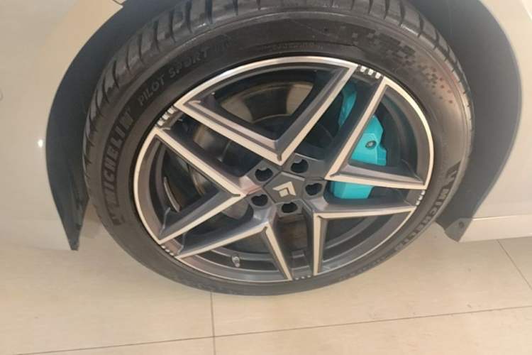 Used Hyptec GT 2025 710 Max Edition Left Front Wheel Hub