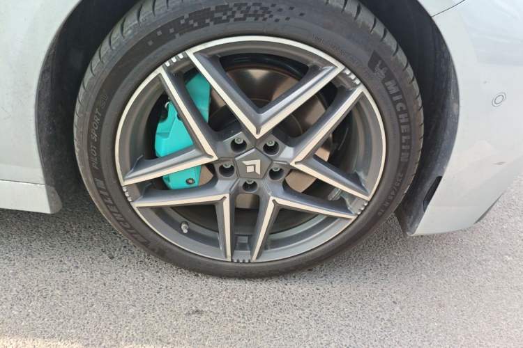 Used Hyptec GT 2025 710 Max Edition Right Front Wheel Hub
