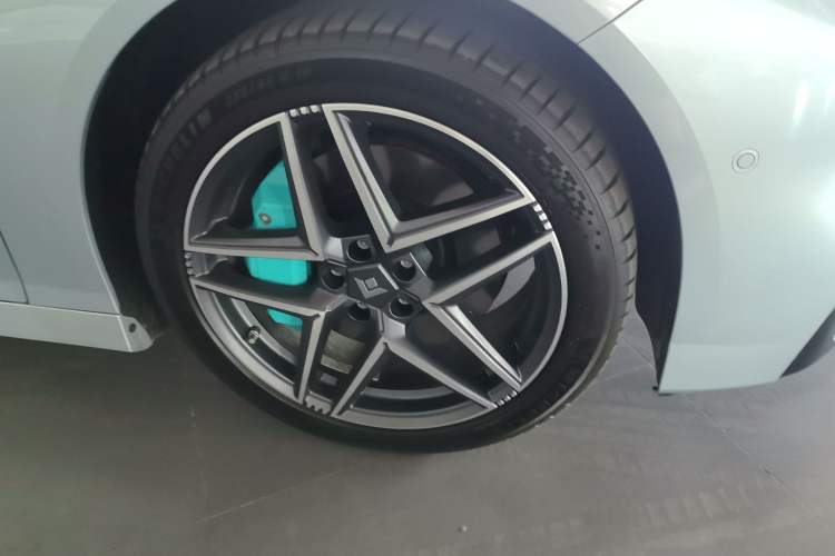 Used Hyptec GT 2025 Model Facelift 710 Max Edition Right Front Wheel Hub