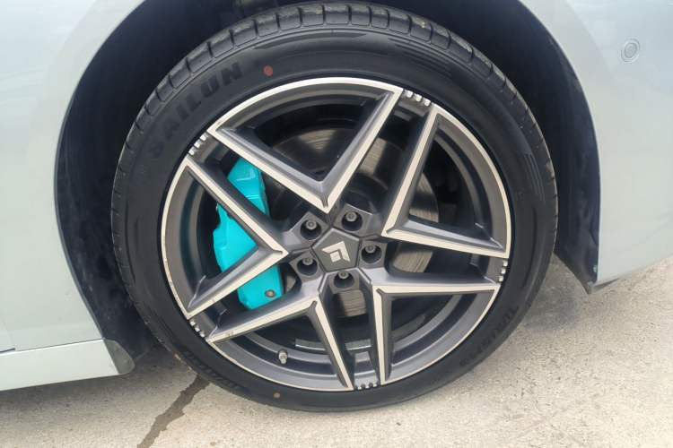 Used Hyptec GT 2025 710 Max Edition Right Front Wheel Hub