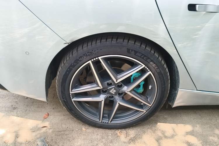 Used Hyptec GT 2025 710 Max Edition Right Rear Wheel Hub