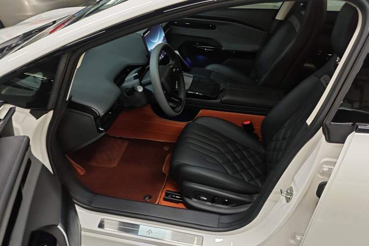Used Hyptec GT 2025 710 Max Edition Driver Seat