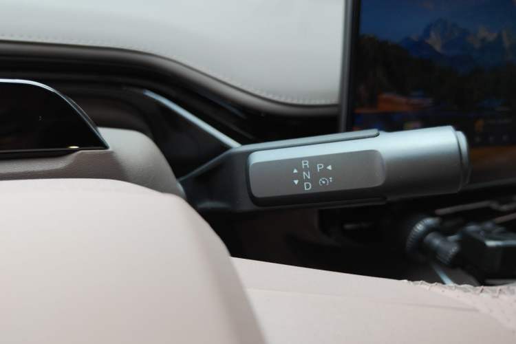 Used Hyptec GT 2025 710 Max Edition Gear Lever