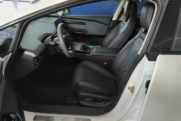 Used Hyptec GT 2025 710 Max Edition Interior 1