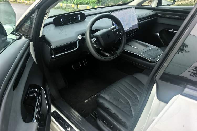 Used Hyptec GT 2025 710 Max Edition Interior 2