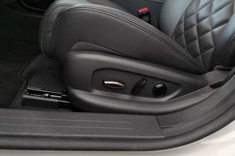 Used Hyptec GT 2025 710 Max Edition Interior 7