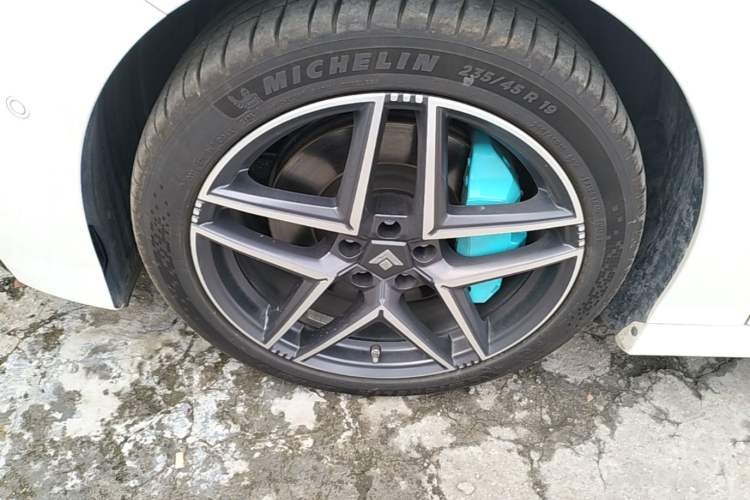 Used Hyptec GT 2025 710 Max Edition Left Front Wheel Hub