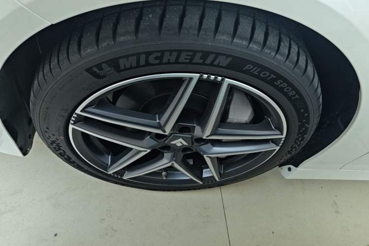 Used Hyptec GT 2025 710 Max Edition Left Front Wheel Hub