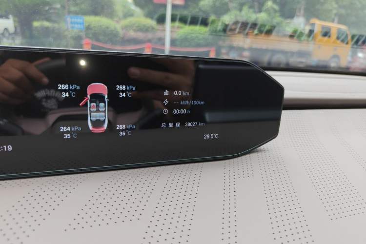 Used Hyptec GT 2025 710 Max Edition Odometer Close Up