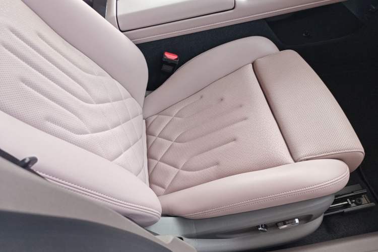 Used Hyptec GT 2025 710 Max Edition Right Front Seat