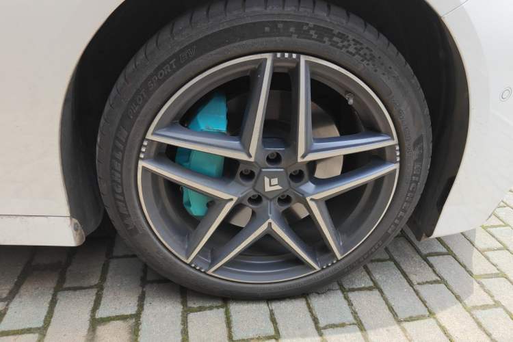 Used Hyptec GT 2025 710 Max Edition Right Front Wheel Hub