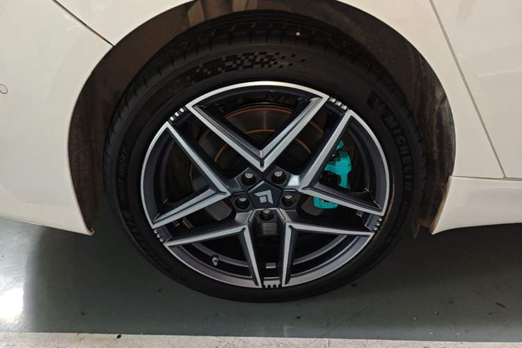 Used Hyptec GT 2025 710 Max Edition Right Rear Wheel Hub