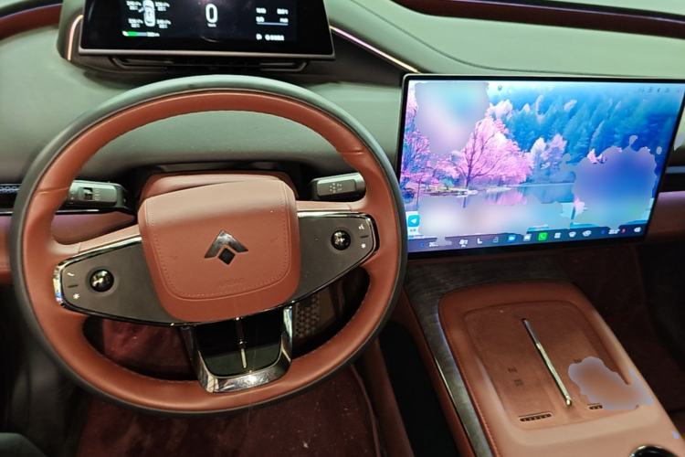 Used Hyptec HL 2025 700 Ultra Six-Seater All-Wheel-Drive LiDAR Version Center Console