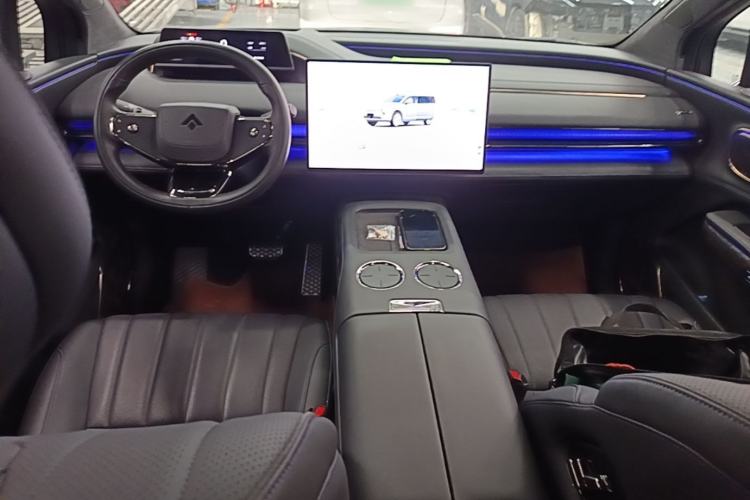 Used Hyptec HL 2025 700 Ultra Six-Seater All-Wheel-Drive LiDAR Version Center Console