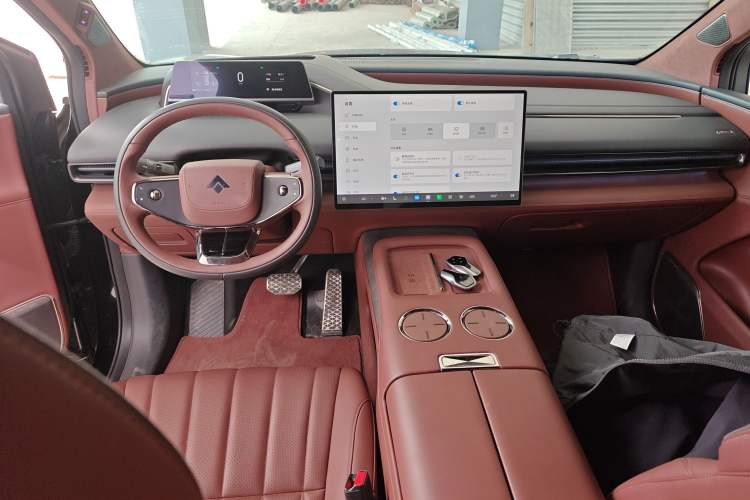 Used Hyptec HL 2025 700 Ultra Six-Seater All-Wheel-Drive LiDAR Version Center Console