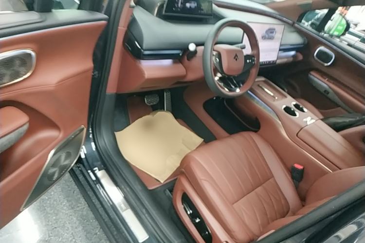 Used Hyptec HL 2025 700 Ultra Six-Seater All-Wheel-Drive LiDAR Version Driver Seat
