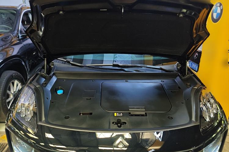 Used Hyptec HL 2025 700 Ultra Six-Seater All-Wheel-Drive LiDAR Version Engine Bay