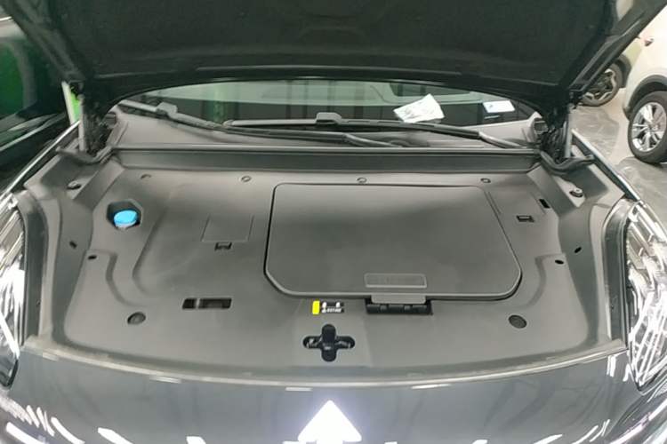 Used Hyptec HL 2025 700 Ultra Six-Seater All-Wheel-Drive LiDAR Version Engine Bay