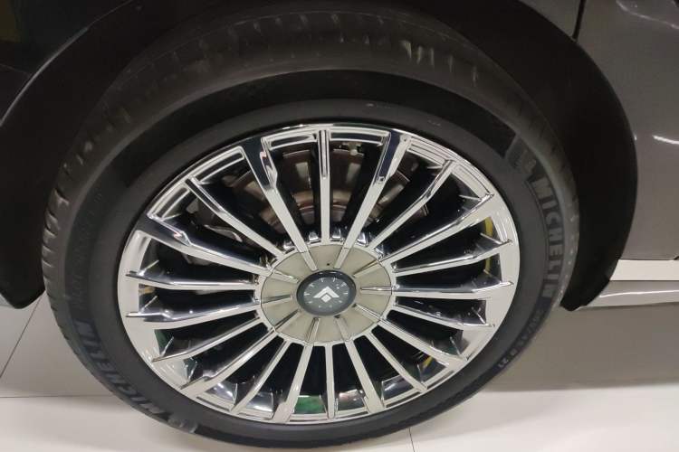 Used Hyptec HL 2025 700 Ultra Six-Seater All-Wheel-Drive LiDAR Version Exterior 1