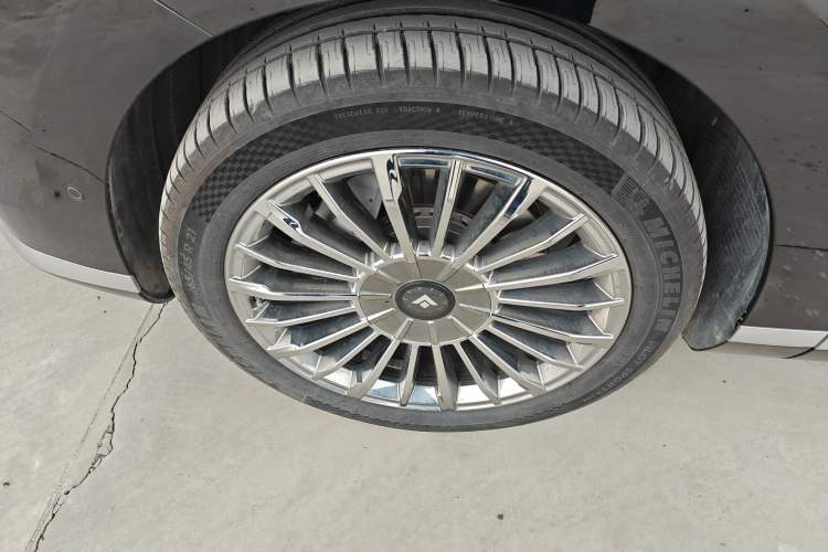 Used Hyptec HL 2025 700 Ultra Six-Seater All-Wheel-Drive LiDAR Version Exterior 4