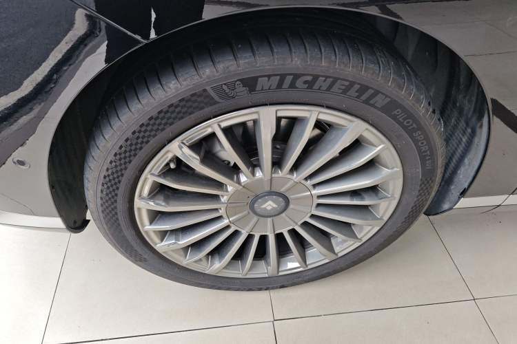 Used Hyptec HL 2025 700 Ultra Six-Seater All-Wheel-Drive LiDAR Version Exterior 4
